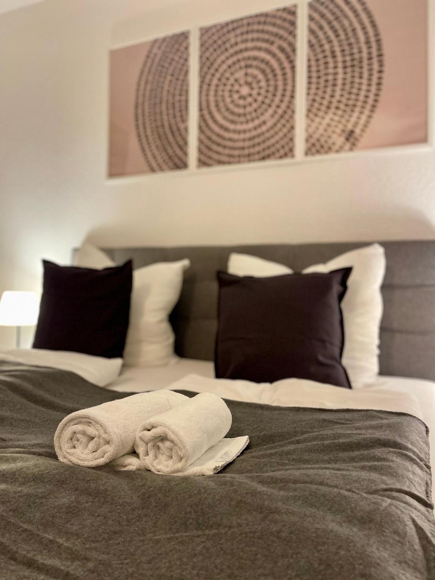 Raha Apartments - Ihr Komfortables Zuhause - Garten - Vollausstattung - Balkon - Parkplatz Kassel Buitenkant foto