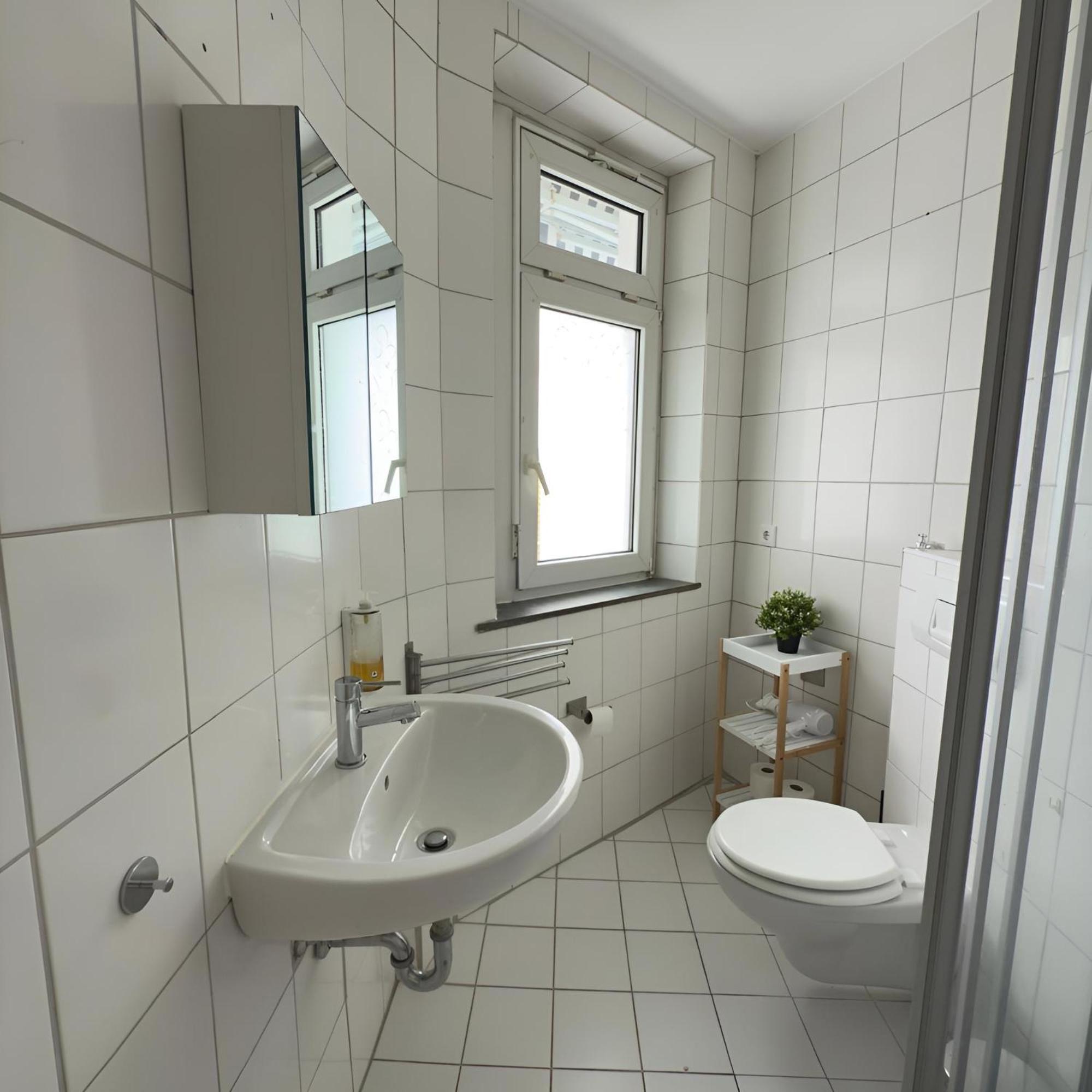 Raha Apartments - Ihr Komfortables Zuhause - Garten - Vollausstattung - Balkon - Parkplatz Kassel Buitenkant foto